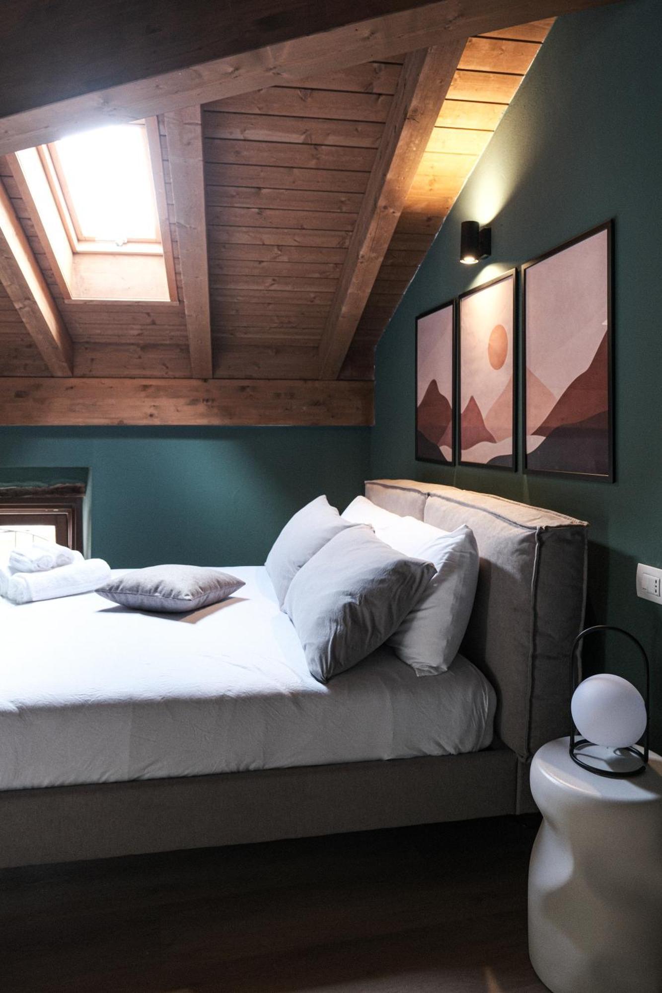 Charmescape Oldtown - 6 Min Walk To Berninaexpress Apartment Тирано Екстериор снимка