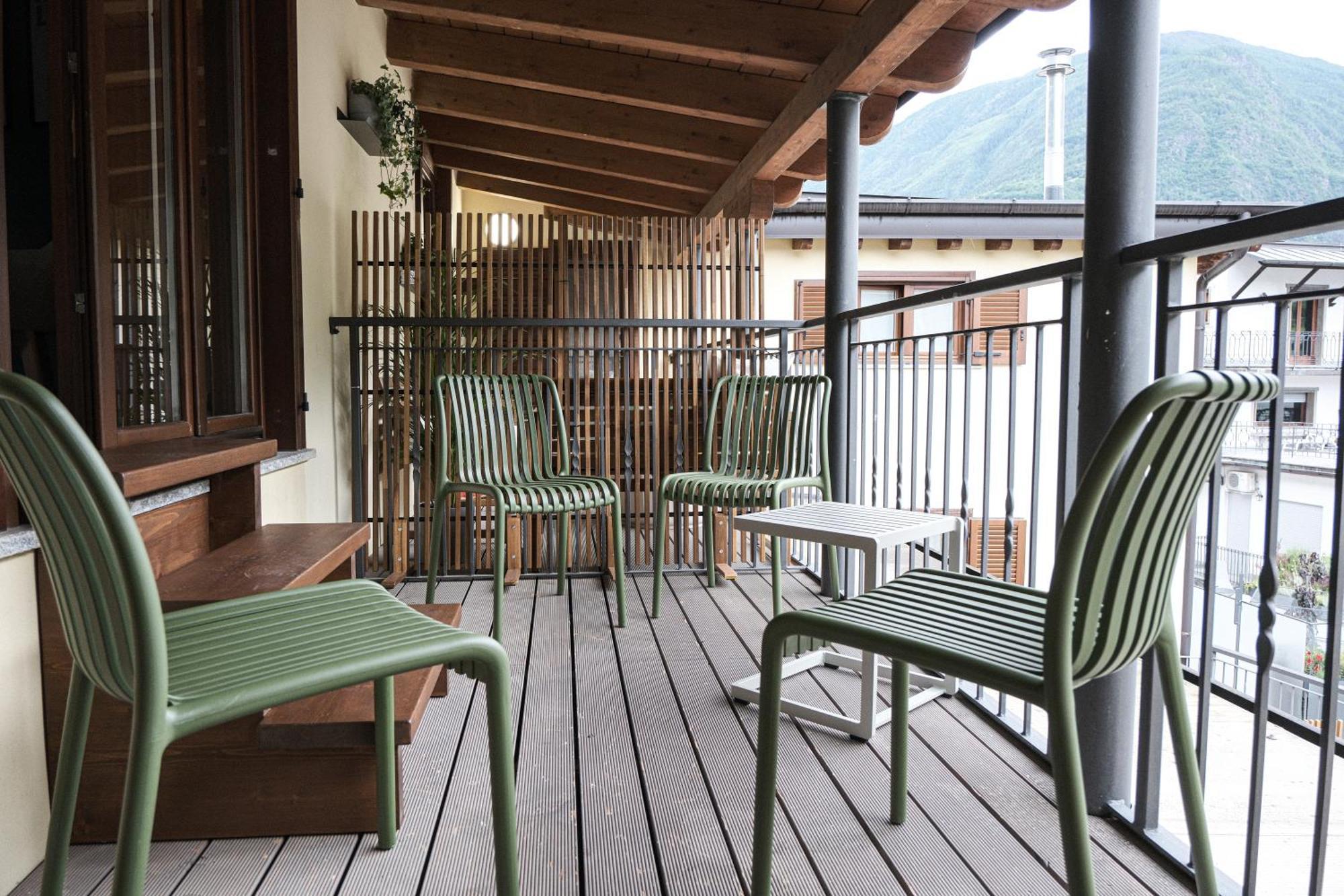 Charmescape Oldtown - 6 Min Walk To Berninaexpress Apartment Тирано Екстериор снимка